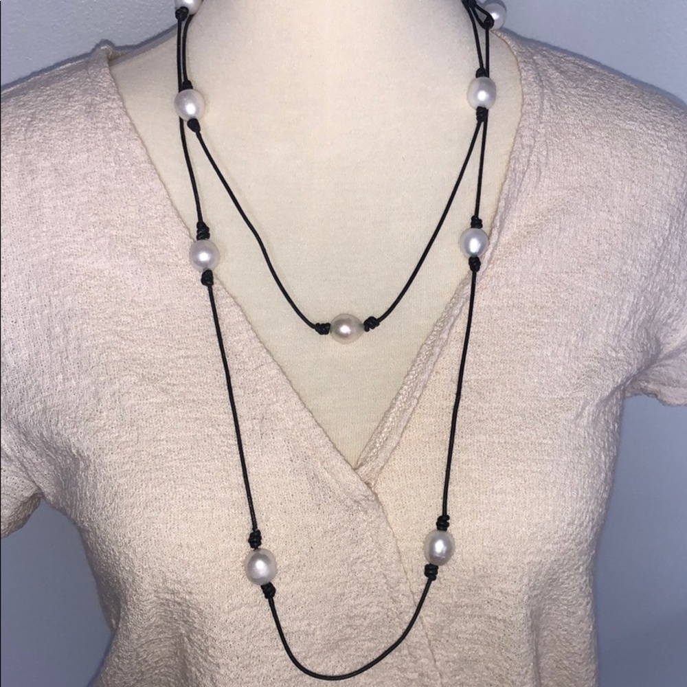 Long leathered pearl necklace.